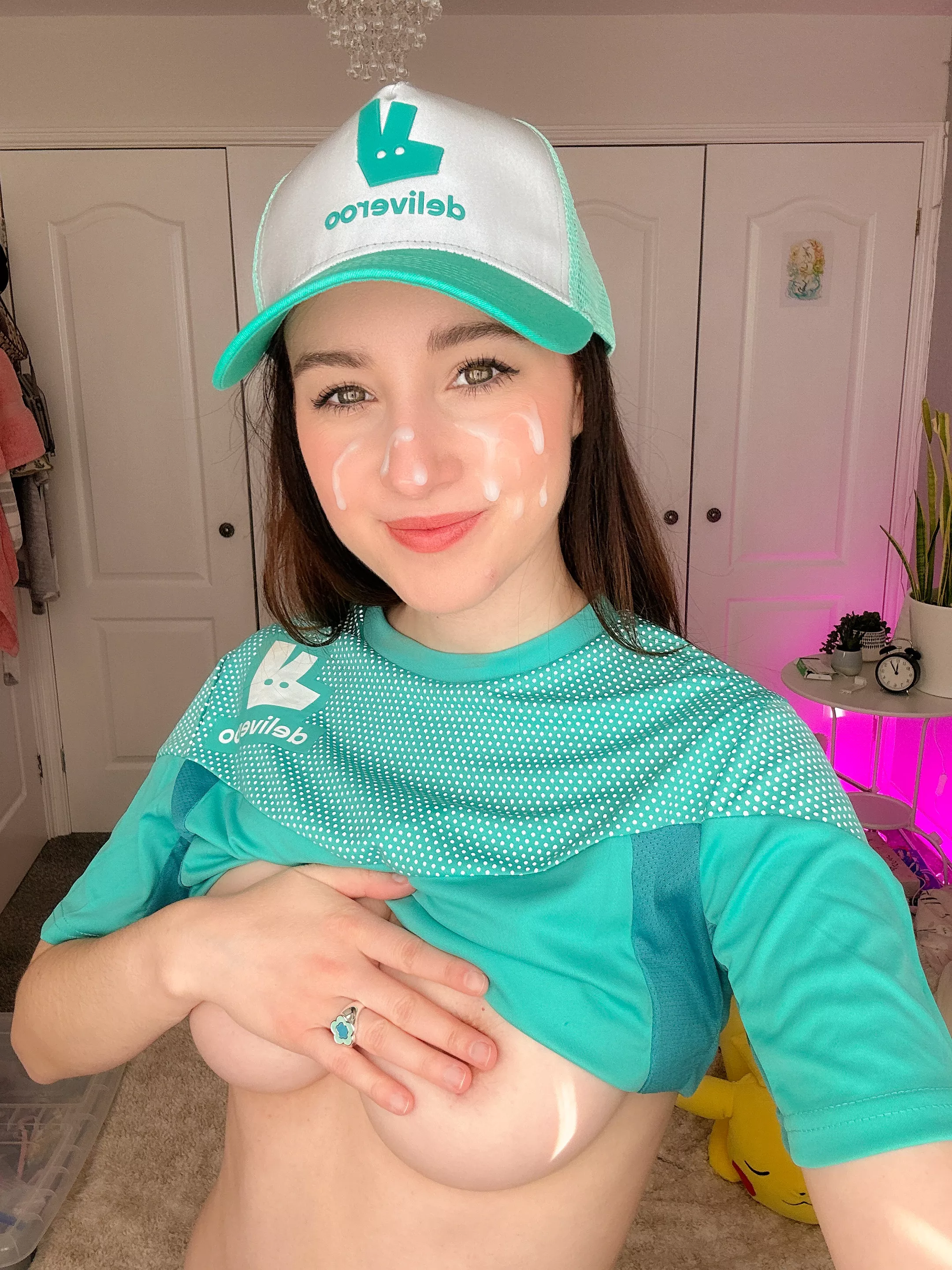 Want to replace my hand with your face? posted by Hellotheblue