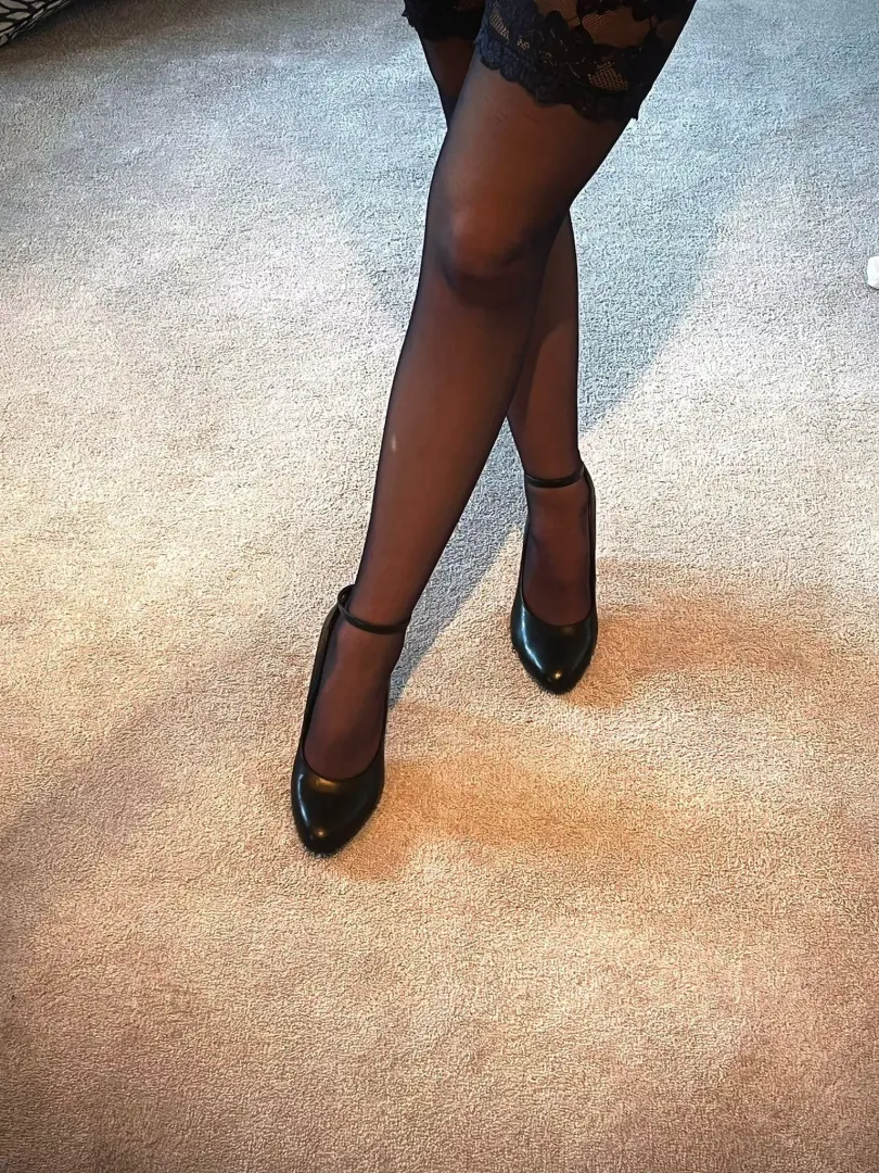Would you be able to walk by without staring 😈 posted by DiamondAmyyy