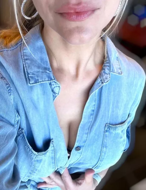 35[F] wishing you a Happy Monday :) by newtothegame1987