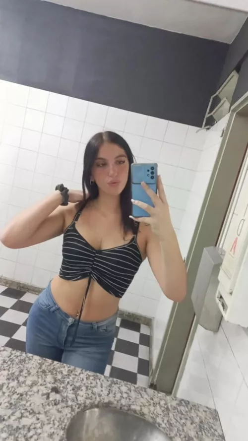 A photo from last night! I went out to eat and have some fun🥰🥰♥️ by Miya_arg