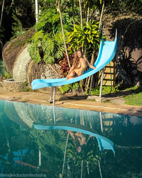 A photo on the waterslide by naturalmentelindinha