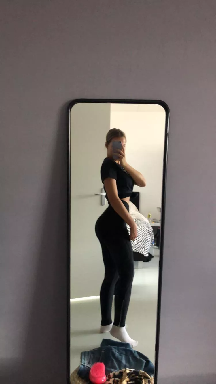 After workout pic (f21) posted by anoniem_23