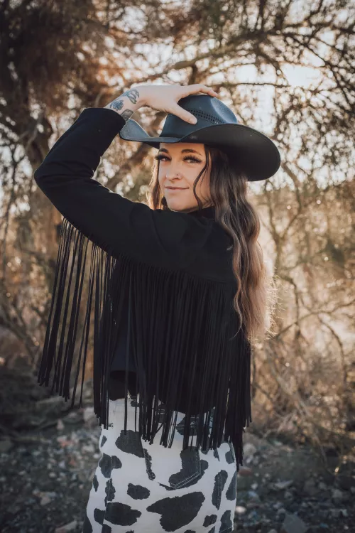 Ain’t a bronco I can’t tame 😉 by Daallasog_