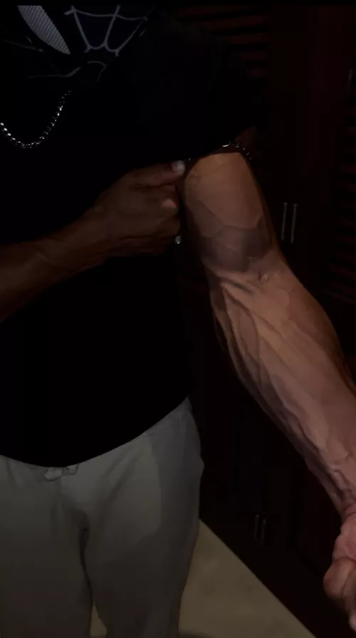 Am I wrong or I have the best forearms ? (no filter)😈 by superKoKhero