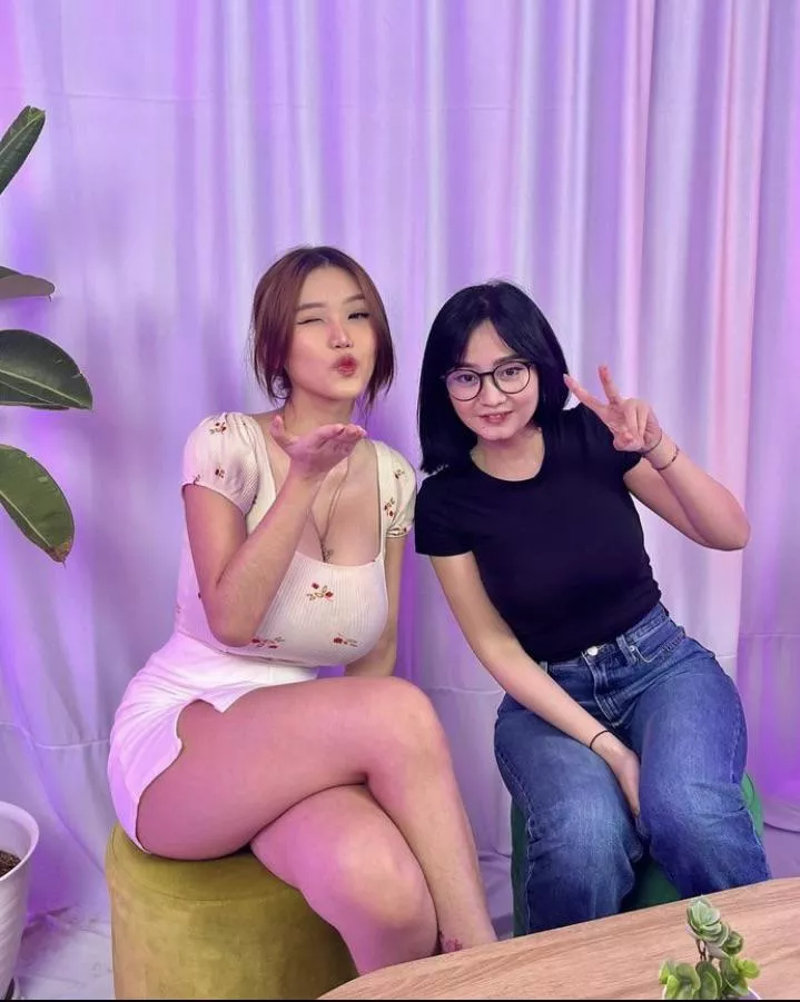 Blow a kiss posted by spicy_kingWest44