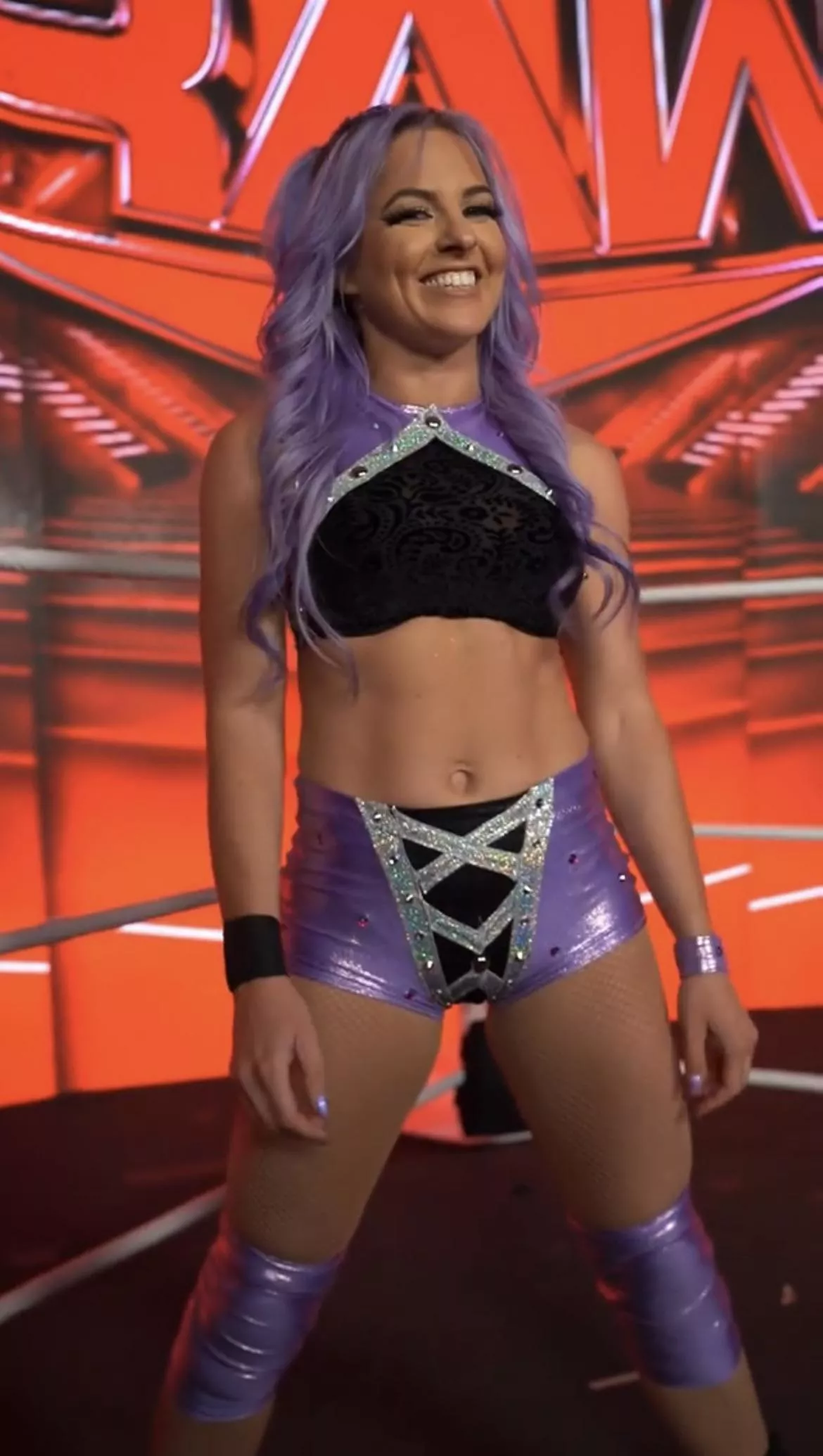 Candice LeRae posted by bluesporty