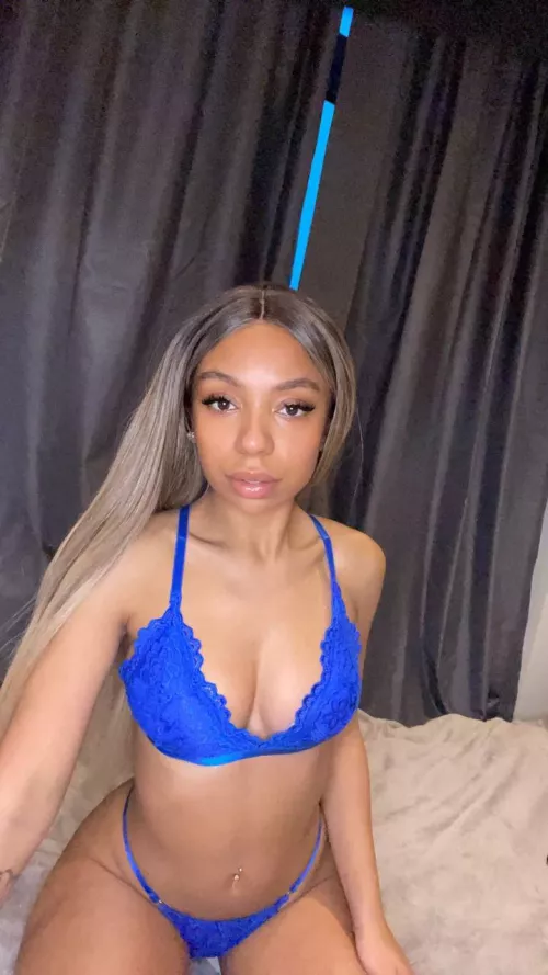 Do i look cute in blue?🤗 by ThunderousOxyge