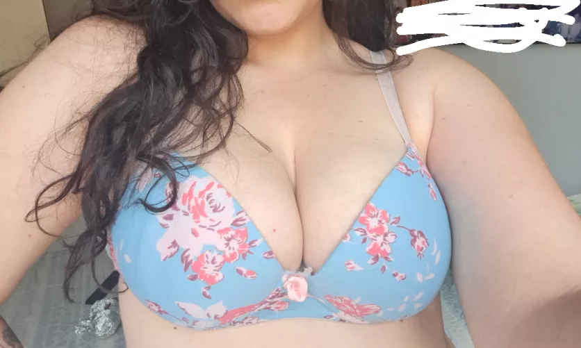 Do u think my bra is cute? by claudine_marraine35