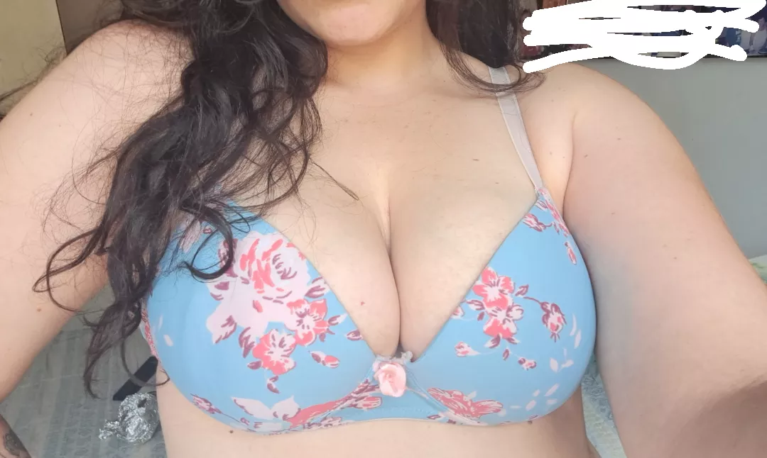 Do u think my bra is cute? posted by claudine_marraine35