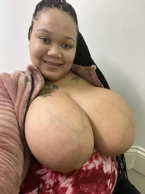 Do you like my saggy tits? by Lightskinwhore