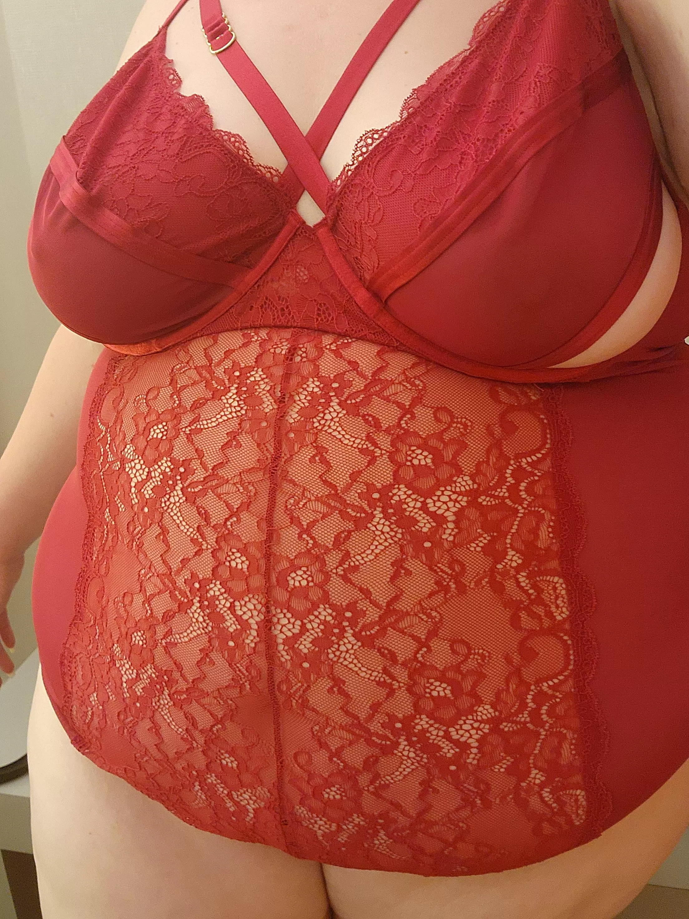 Feeling pretty in red 😍 posted by bbwkaylove