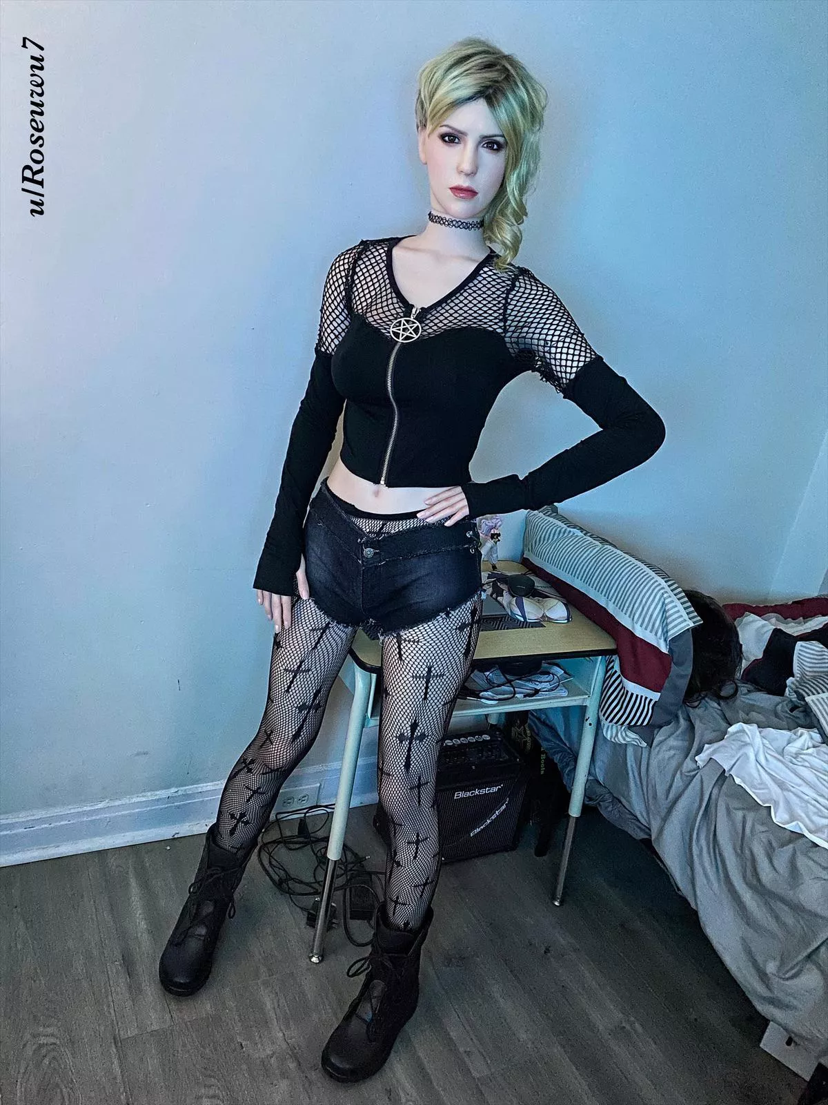 Goth quiet 💕 posted by Roseuwu7