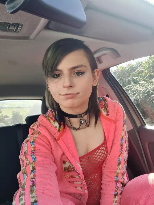 hai im pink today >.o by Huntrinity