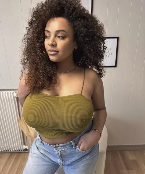 Hot light skin girl by dropthebal