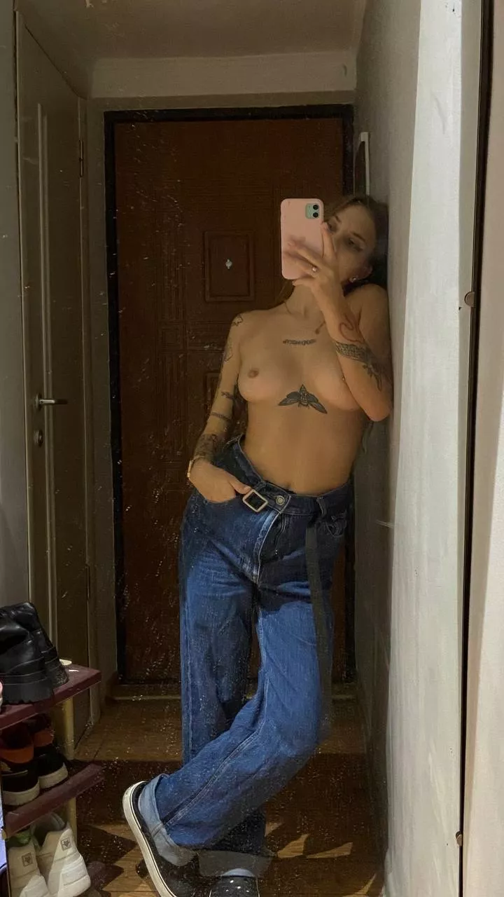 I just have to share this selfie with you posted by Equivalent-Ant-9329