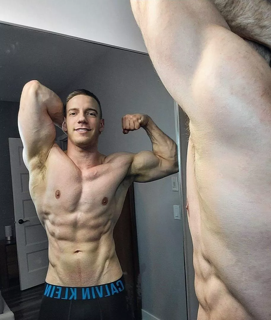 I love flexing 😜💪🏼 posted by John_fitness91