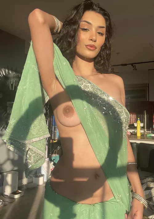 I think all sarees should be worn like this! What do you think? [F] by Saharbbyy