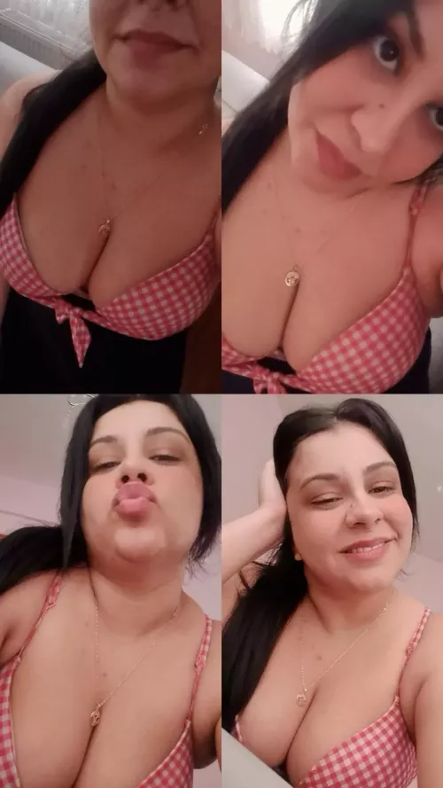 If we go on a date, will you stare at my cleavage or keep the eye contact? by ikbendiva