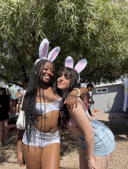 Just two sexy girls wanting your cum in our mouths😜 by macileexx