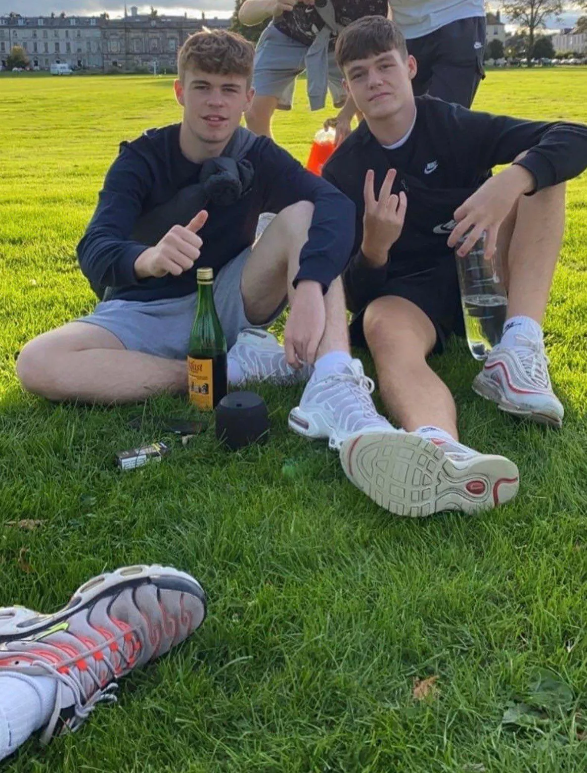 ⬅️LEFT or RIGHT➡️?? posted by ScallySilver