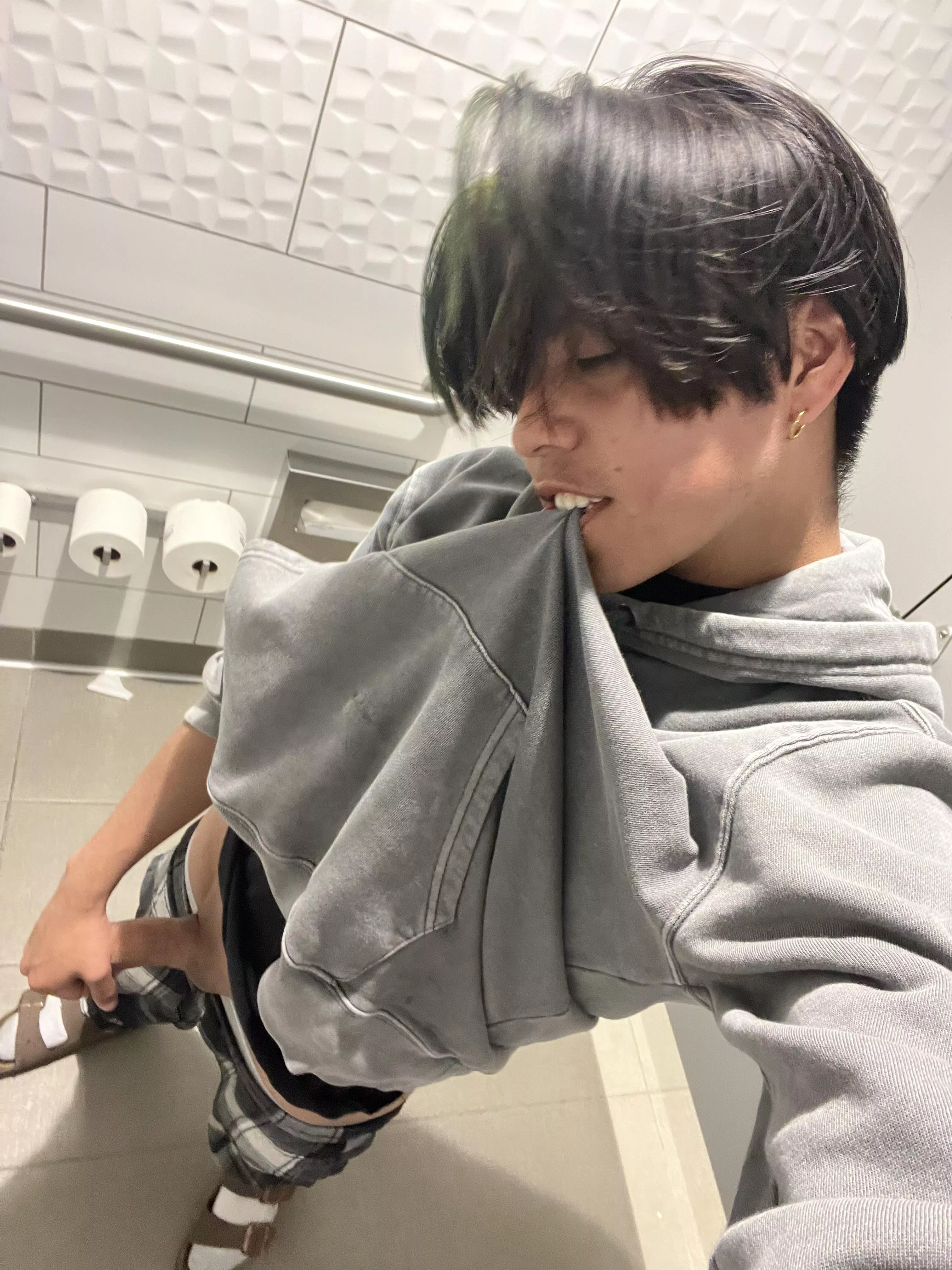 let’s get caught in the college dorm bathroom 😈💦 posted by Due_Discipline_2185