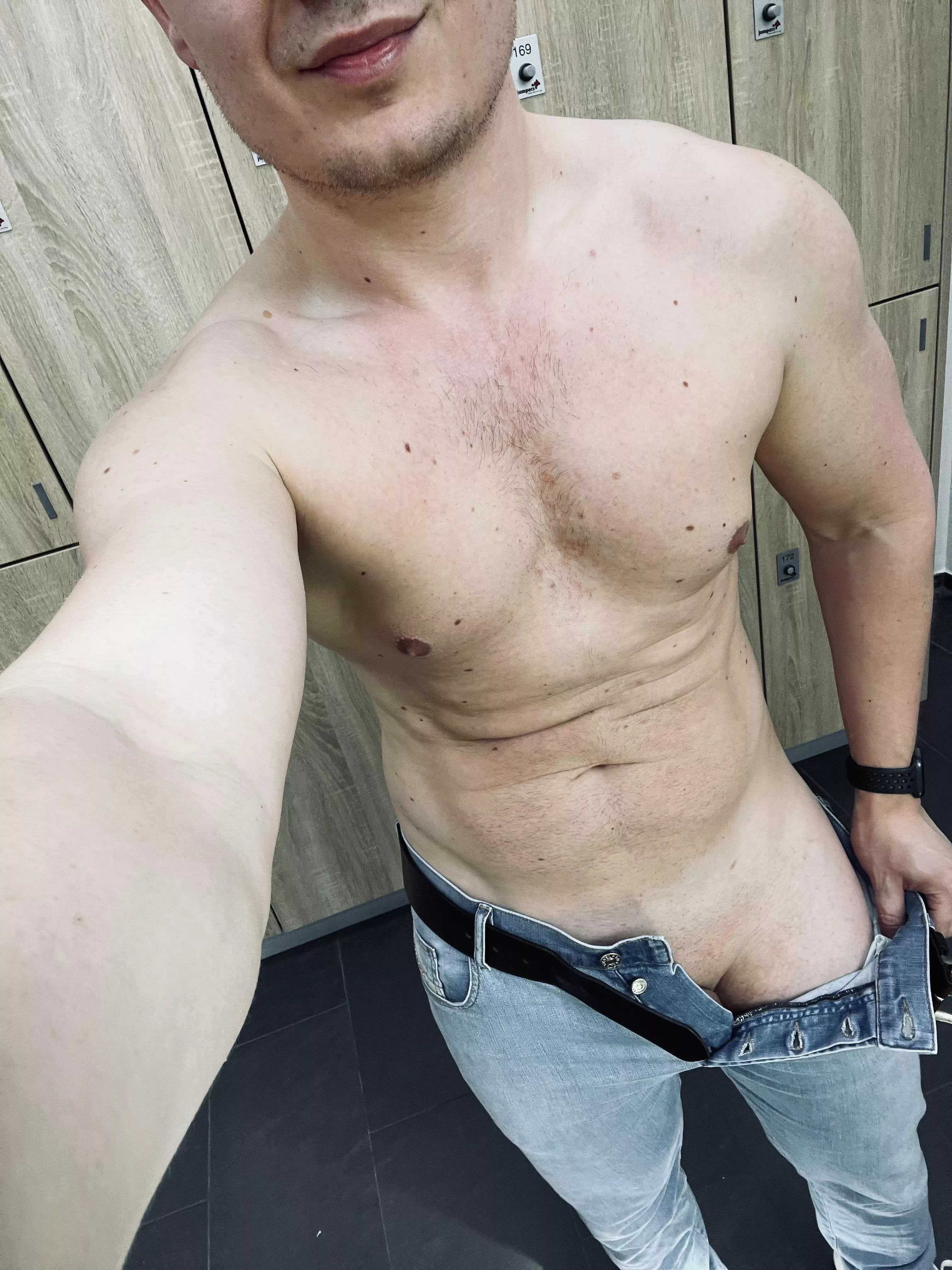 Let’s go to the locker roo[m] and sweat together 🔥 posted by germanguy9169