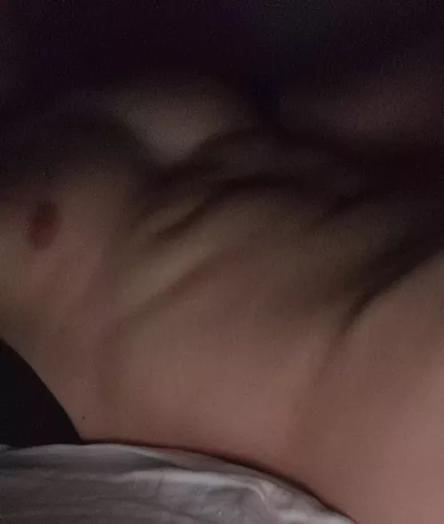 M 23 vers bttm, into skinny/fit guys, hmu 😊 by Ok-Mixture-9967