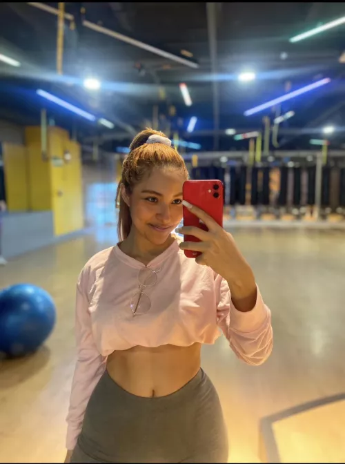 mirror selfies are so cute by Sweeterks