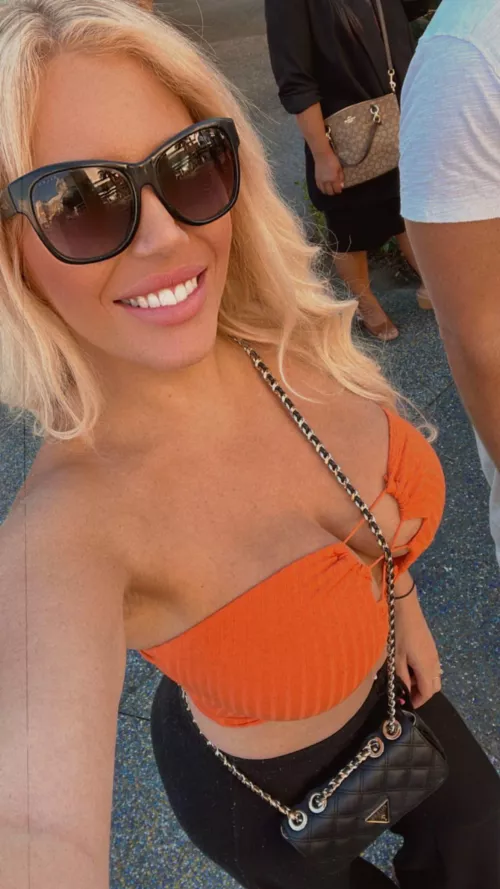 No bra no problem by ashleysummerz