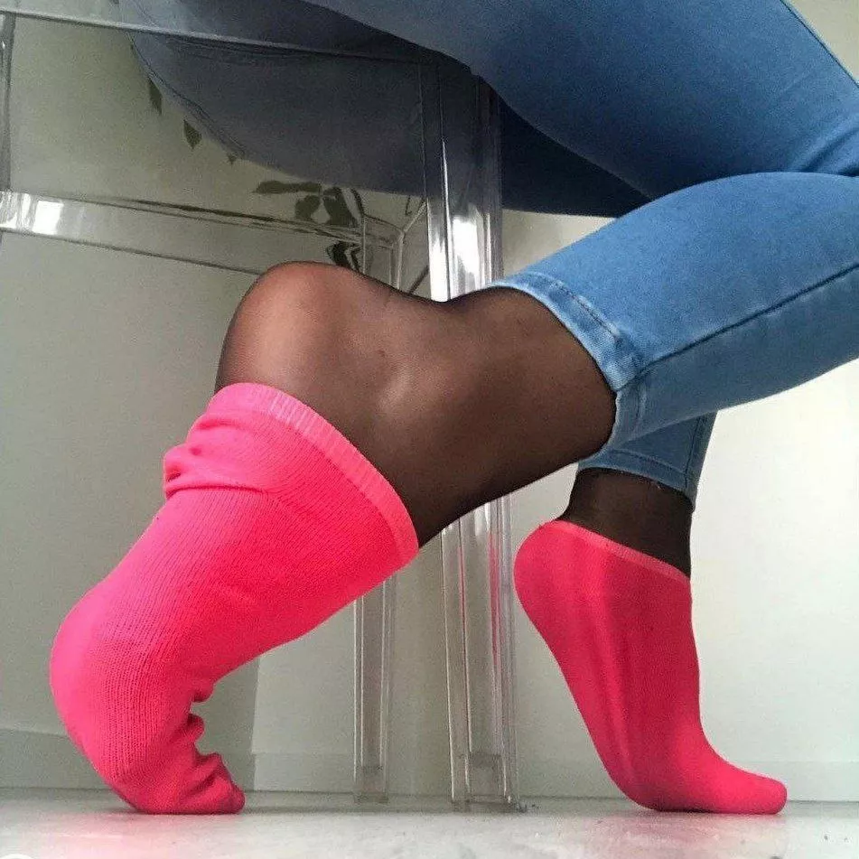 Pink socks posted by basegvd