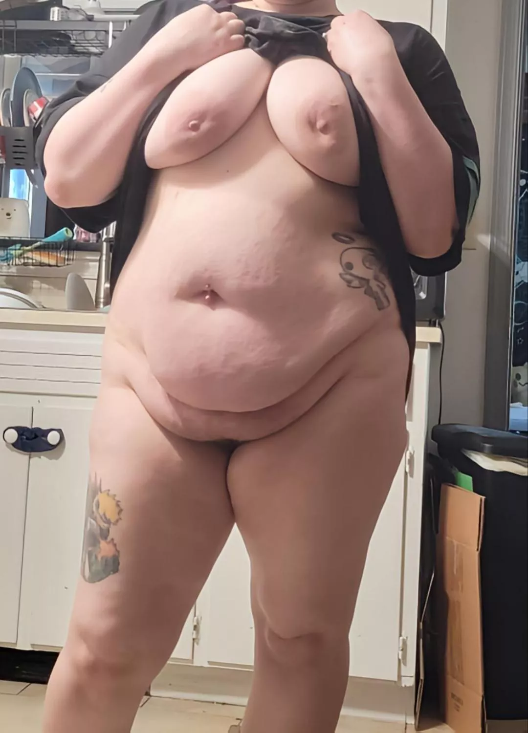 Posing in the kitchen 😋 posted by Masked_Milfshake