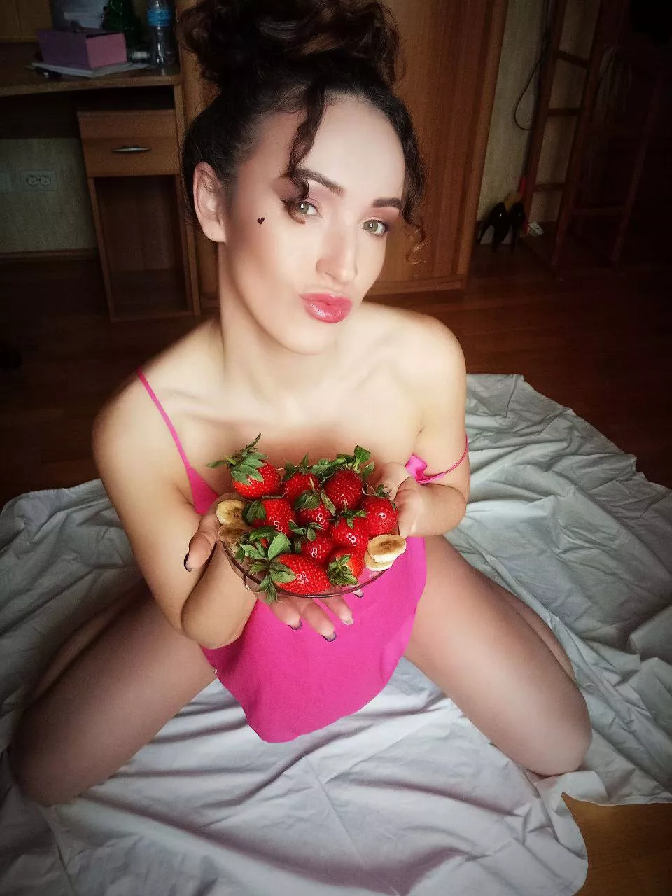 👄💬 Ready to find someone who can talk to me for hours on end, and make every conversation feel like a soft whisper on the lips - want to be my verbal partner? posted by Routine-Concept-3499