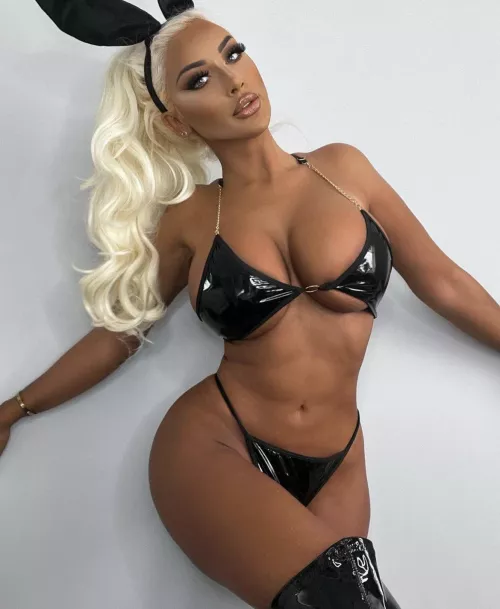 She looks like a Barbie by Freakylinkbi22