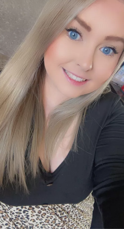 Smiles! F28 by ChelseaCherub