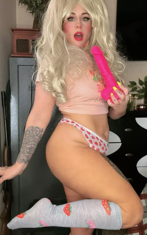 This picture smells like strawberries 🍓 by Littlemissis