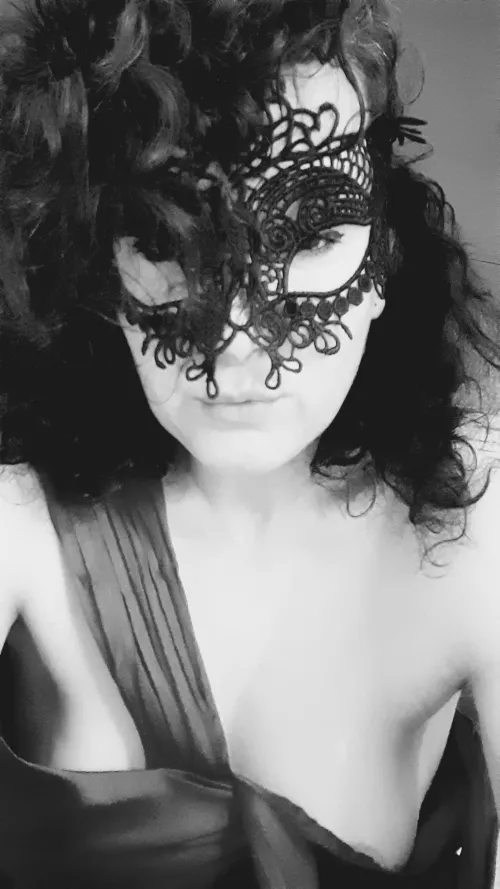 (Un)dress me..with or without.. by Bodyneedslove