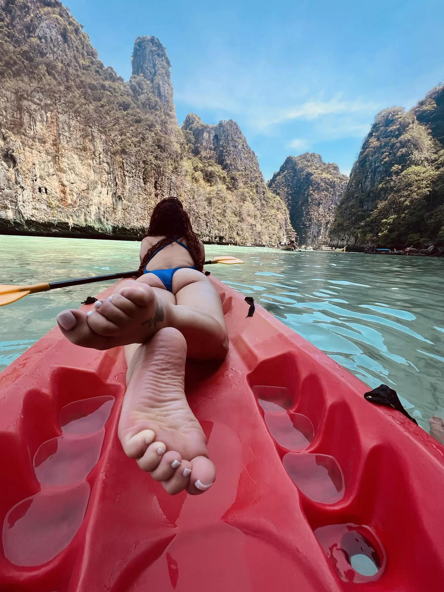 What part of this view are you enjoying the most? 🙃 posted by thebookoffeet