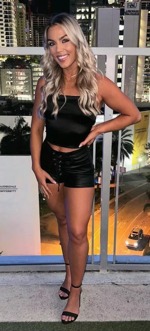 Ath-a-lete... those thighs! by Flaminglin