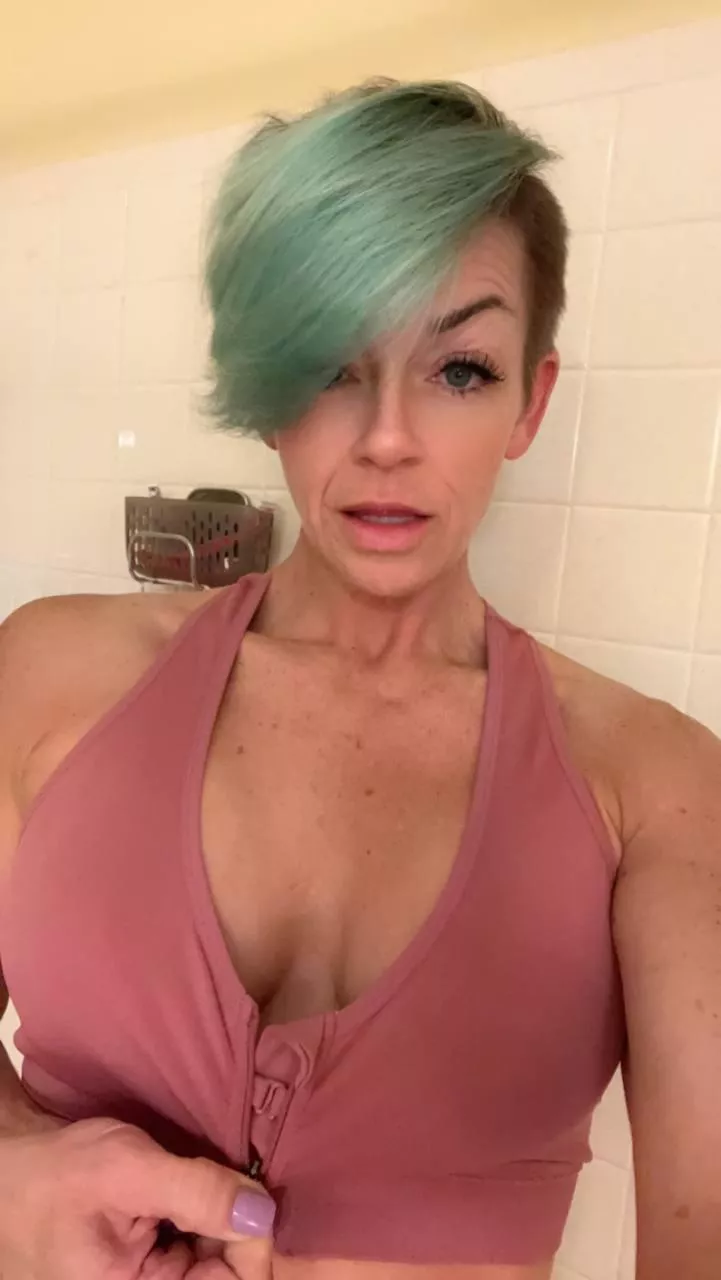 Feels good being neon once again posted by SashaSins555