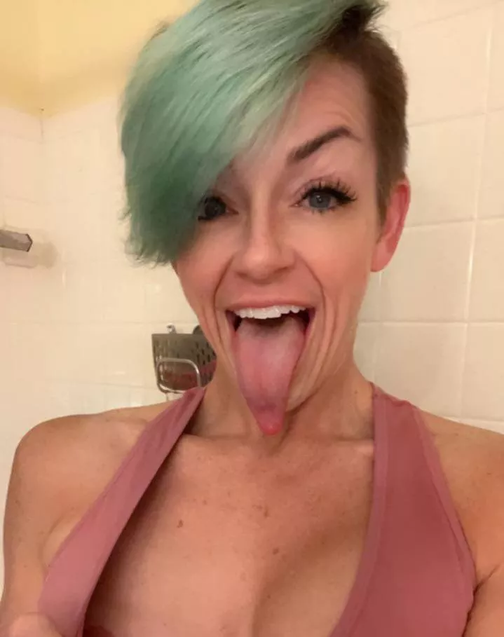 Fill me with white cream posted by SashaSins555