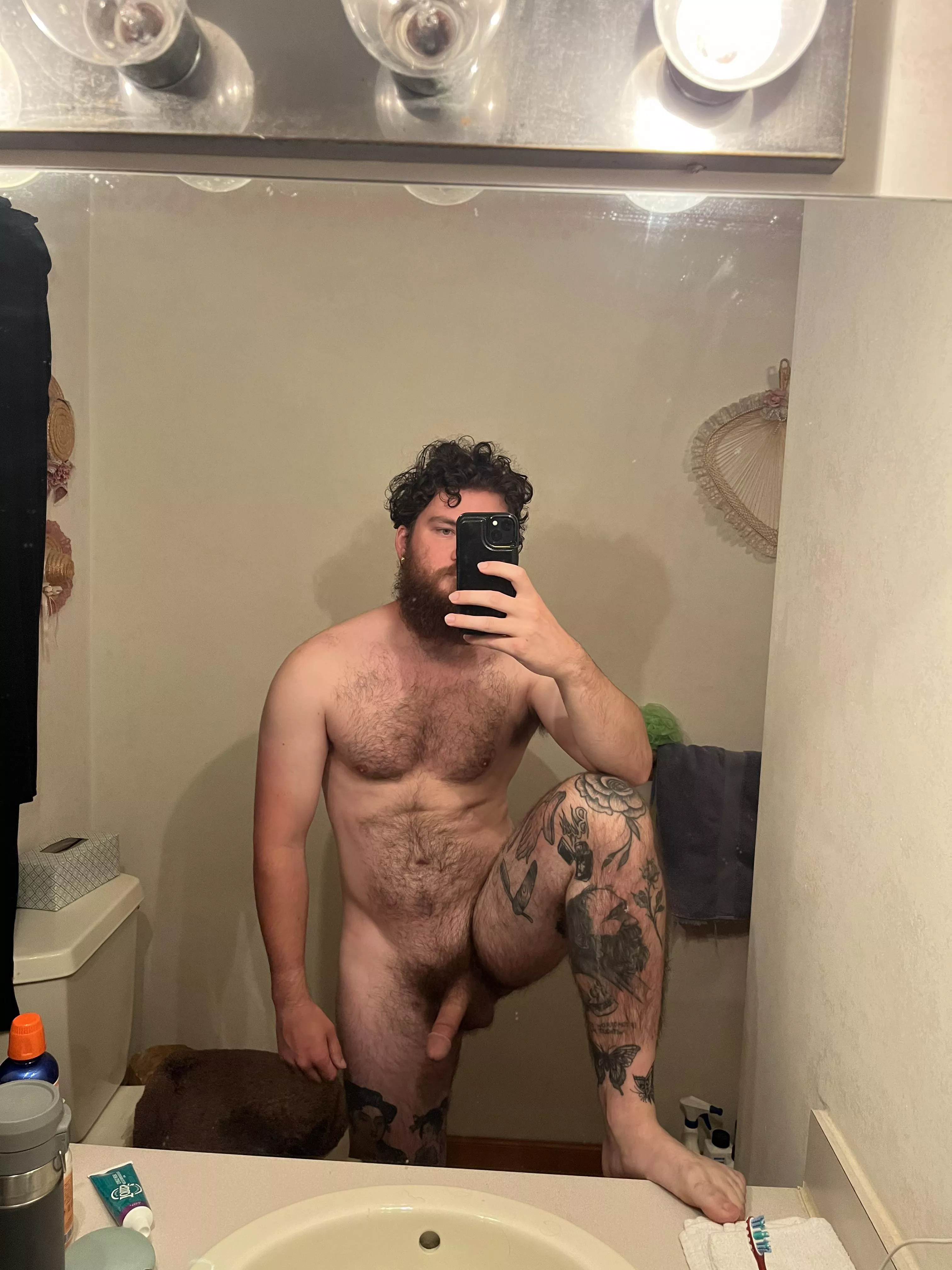 I don’t know why I love these weird poses 😂 posted by t0nydi