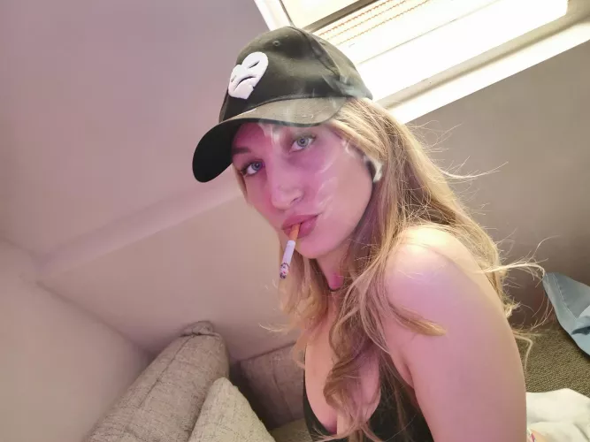 I love cigarettes 😇 by derrie_t