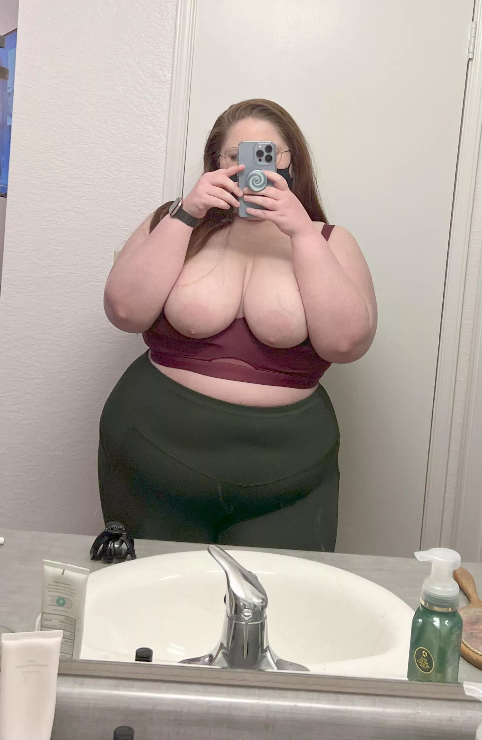 Make sure I get to work late today 😌 posted by whatspom