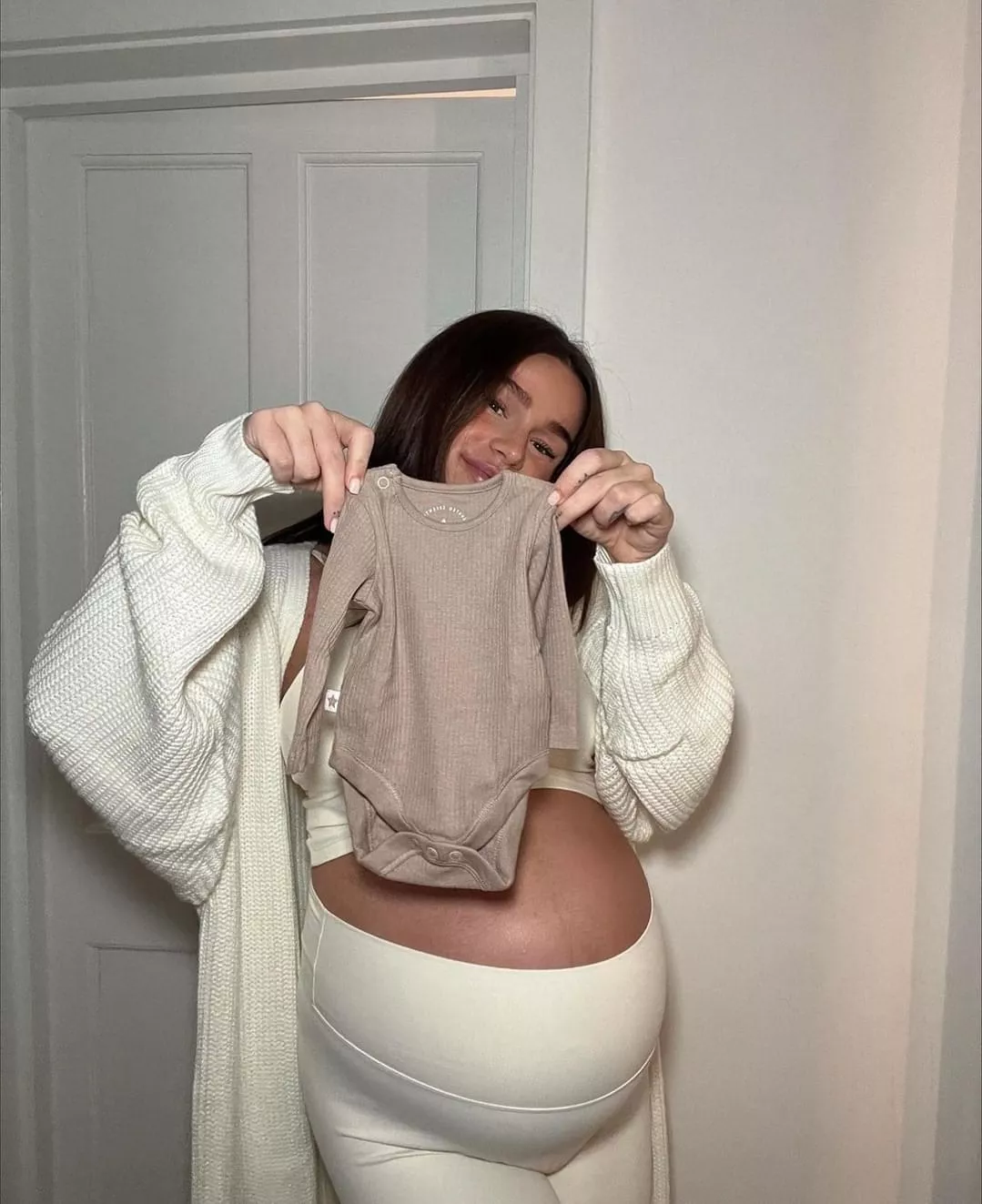 Preggo Sydney May Crouch posted by Pregnant_heaven