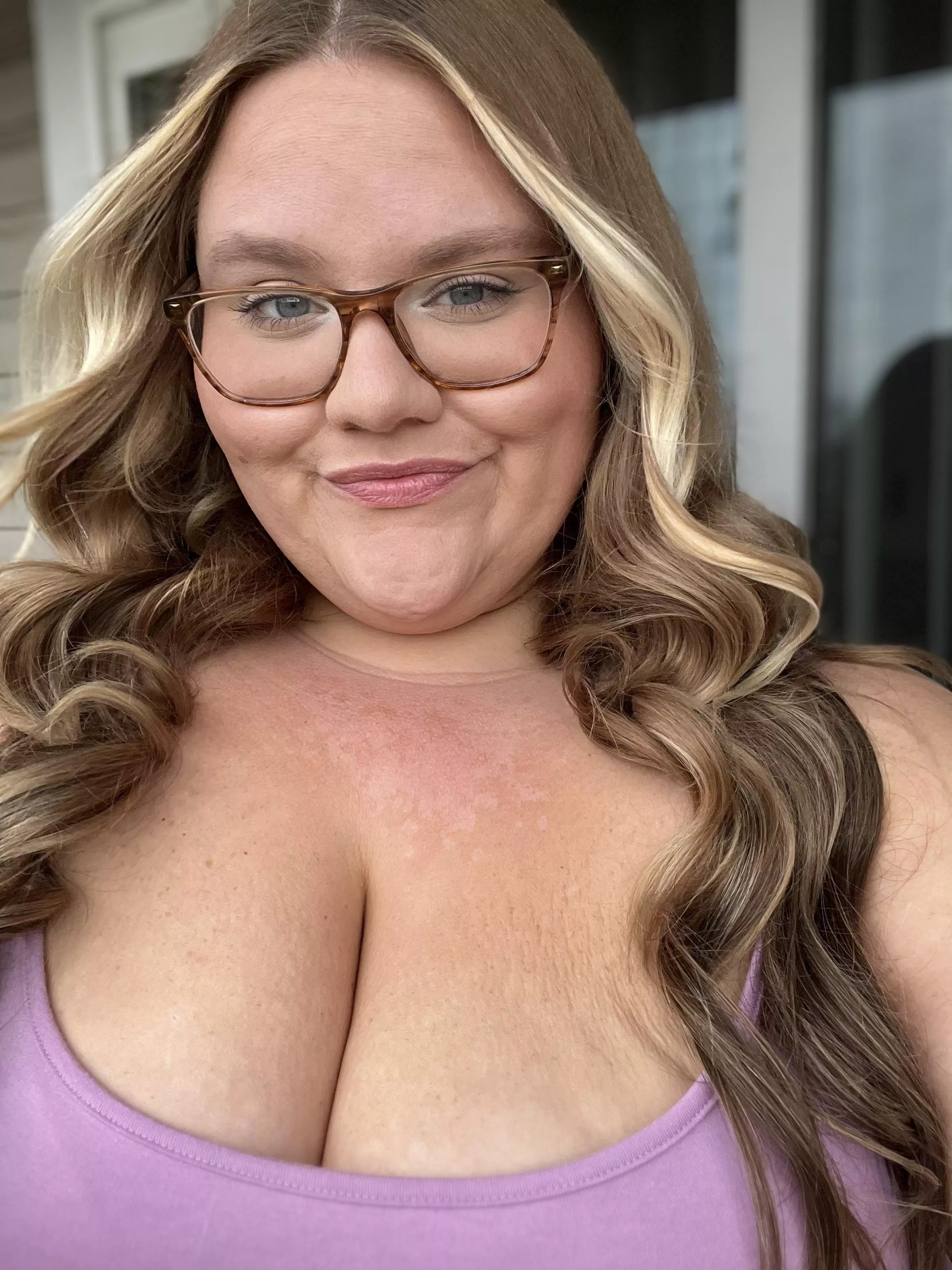 Pretty in purple 💜 posted by fatAvapie