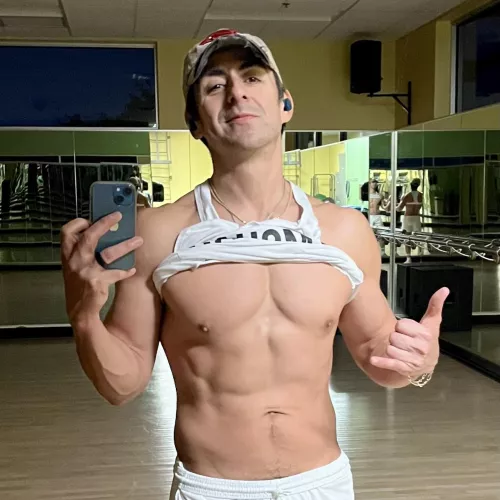 Summer bod in progress! Happy Tuesday, y’all. Do awesome things today, it’s a great day for them! by Brief_Mode2746