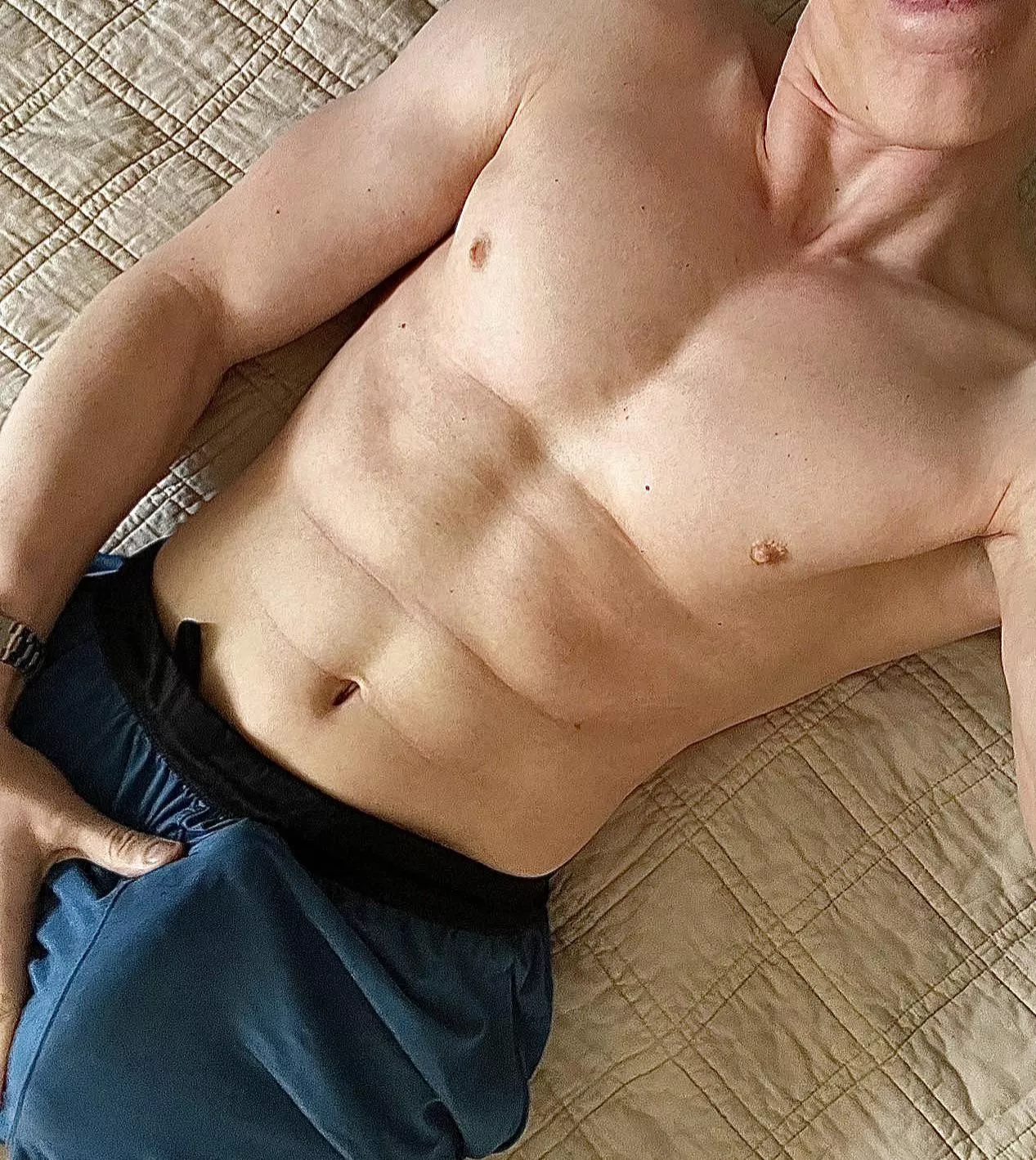 Taking advantage of the natural light post-workout [m] posted by throwaway_bonk8