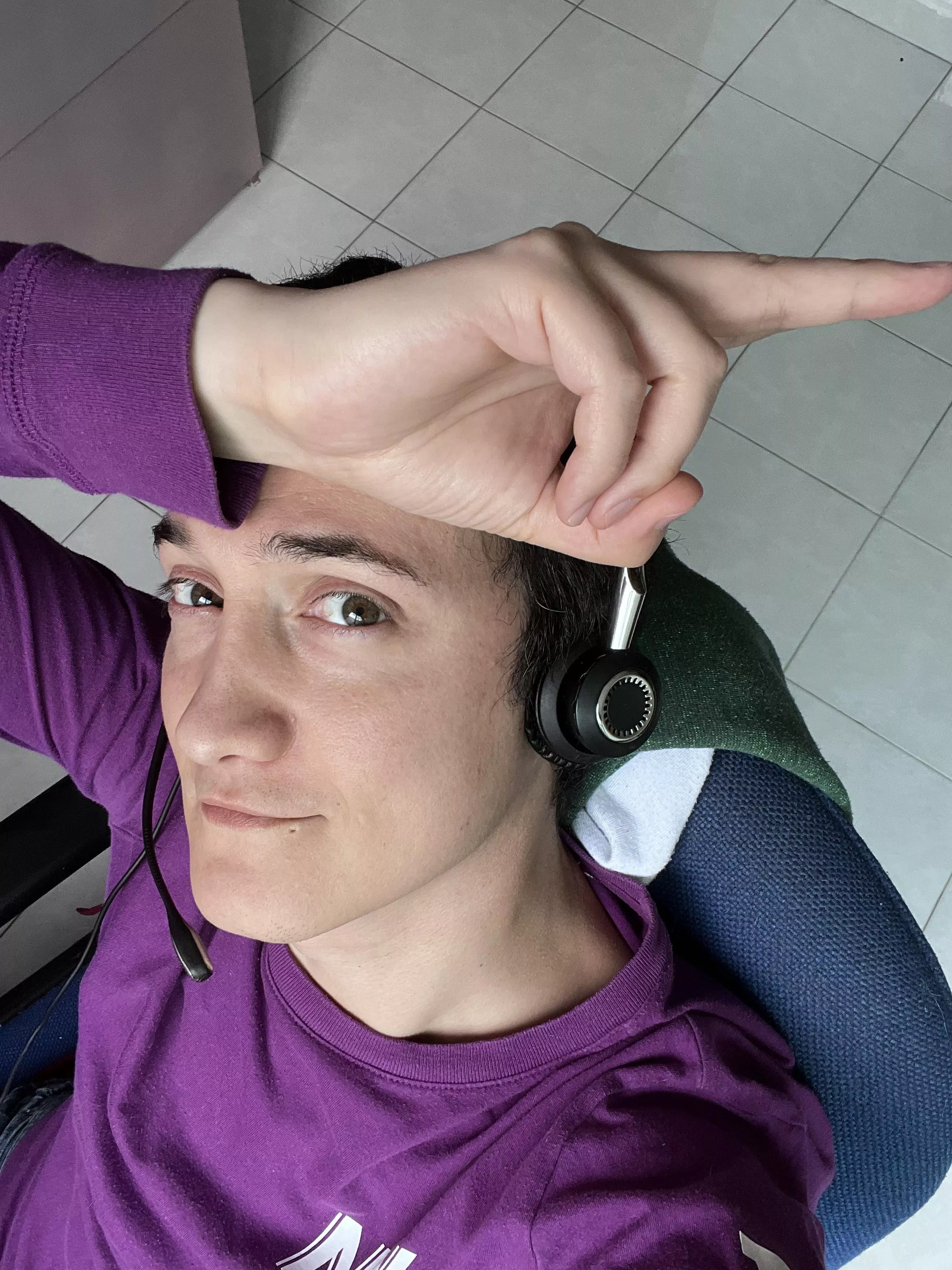 [36🇲🇽] Hope you’re all having a good day! I feel great. I was promoted and I’m in training for my new position 💪🏻. How’s your day going so far?! As always: DM’s open to chat with everyone. 🫰🏻 posted by CainVolkov