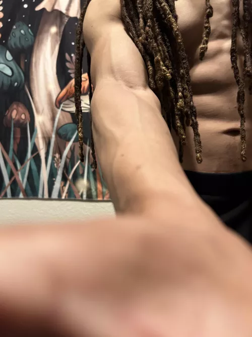 all alone in the dark like a mushroom 🍄🎶 by thislinkisded