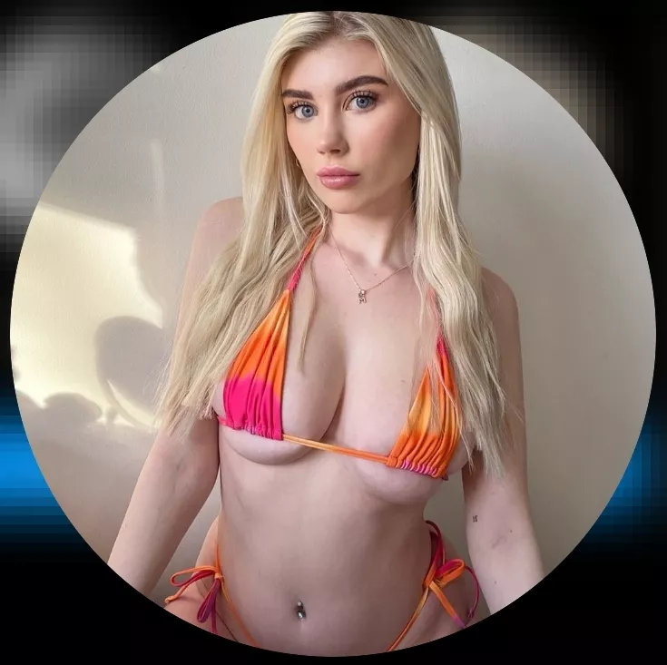 Anyone know her name? posted by femto66